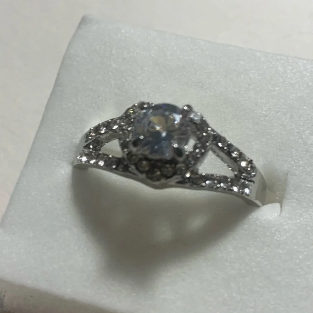 New S925 Sterling Silver Woman’s Elegant White Sapphire Heart Engagement Ring